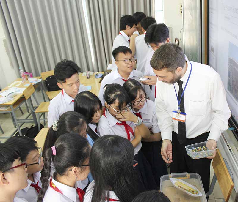 Một tiết học Toán, Khoa học bằng tiếng Anh của chương trình Tiếng Anh Tích hợp.